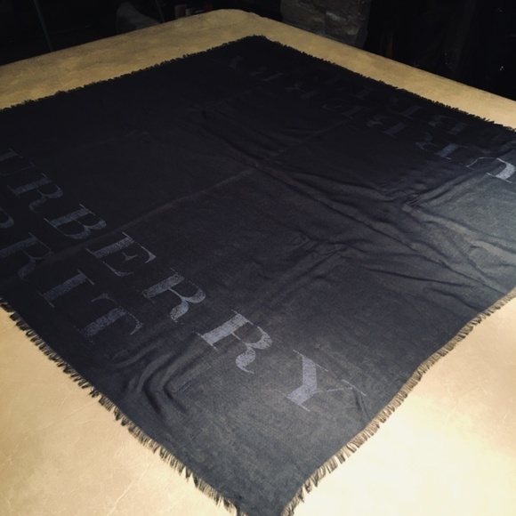 BURBERRY BRIT NWOT 100% AUTHENTIC LOGO SIlk Fringed Coat Scarf, Navy, One Size - Picture 4 of 4